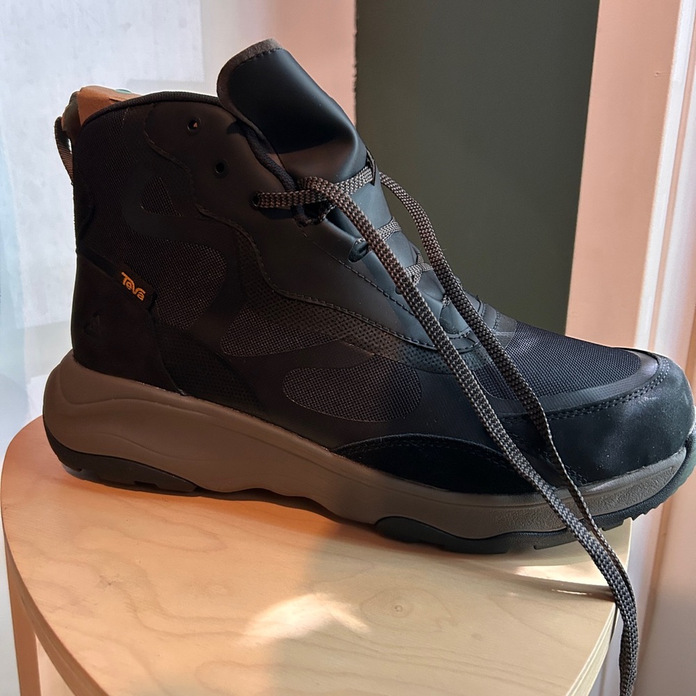 TEVA men’s 12 Geotrecca boots NEW, never worn